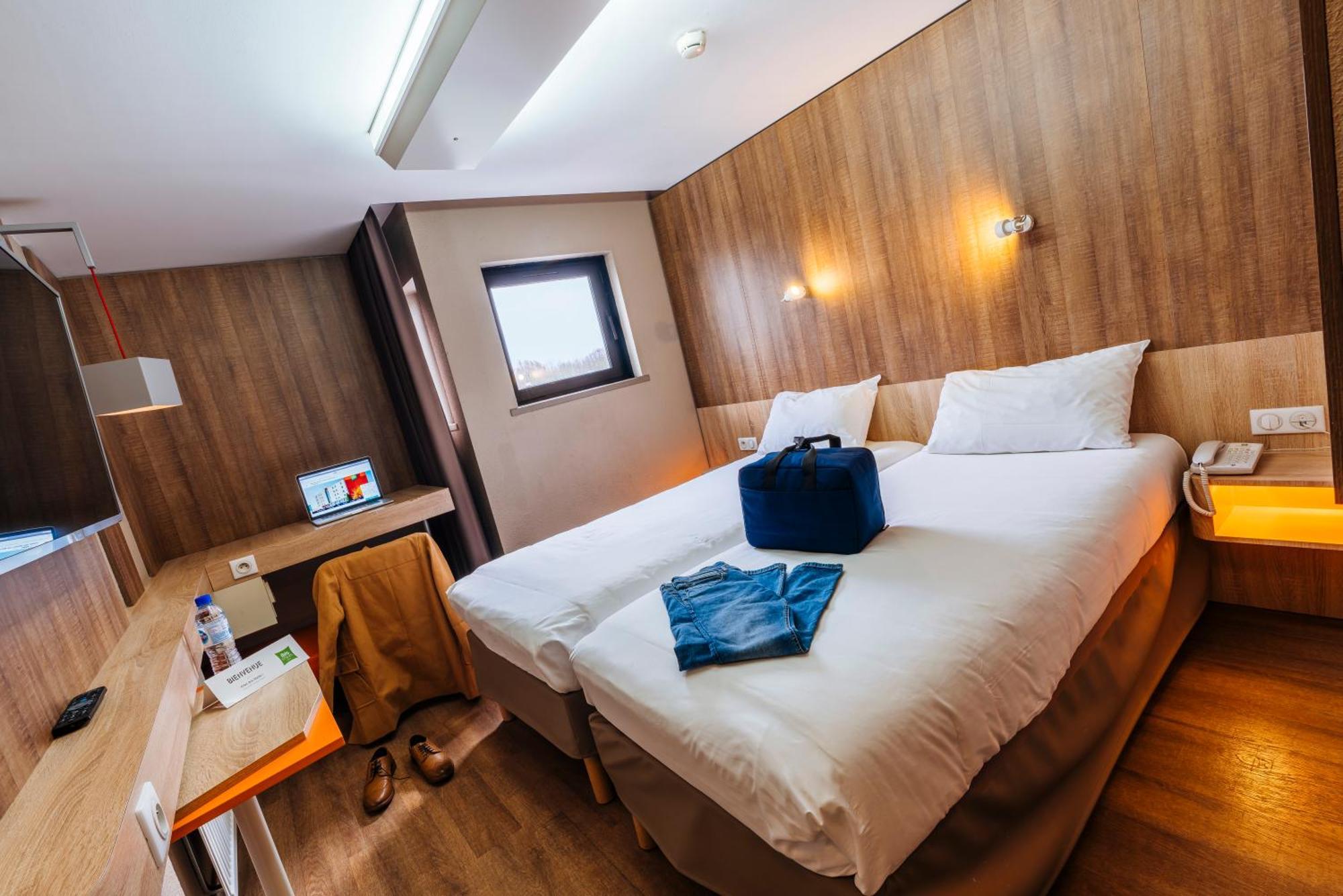 Отель Ibis Styles Lille Marcq En Baroeul Экстерьер фото