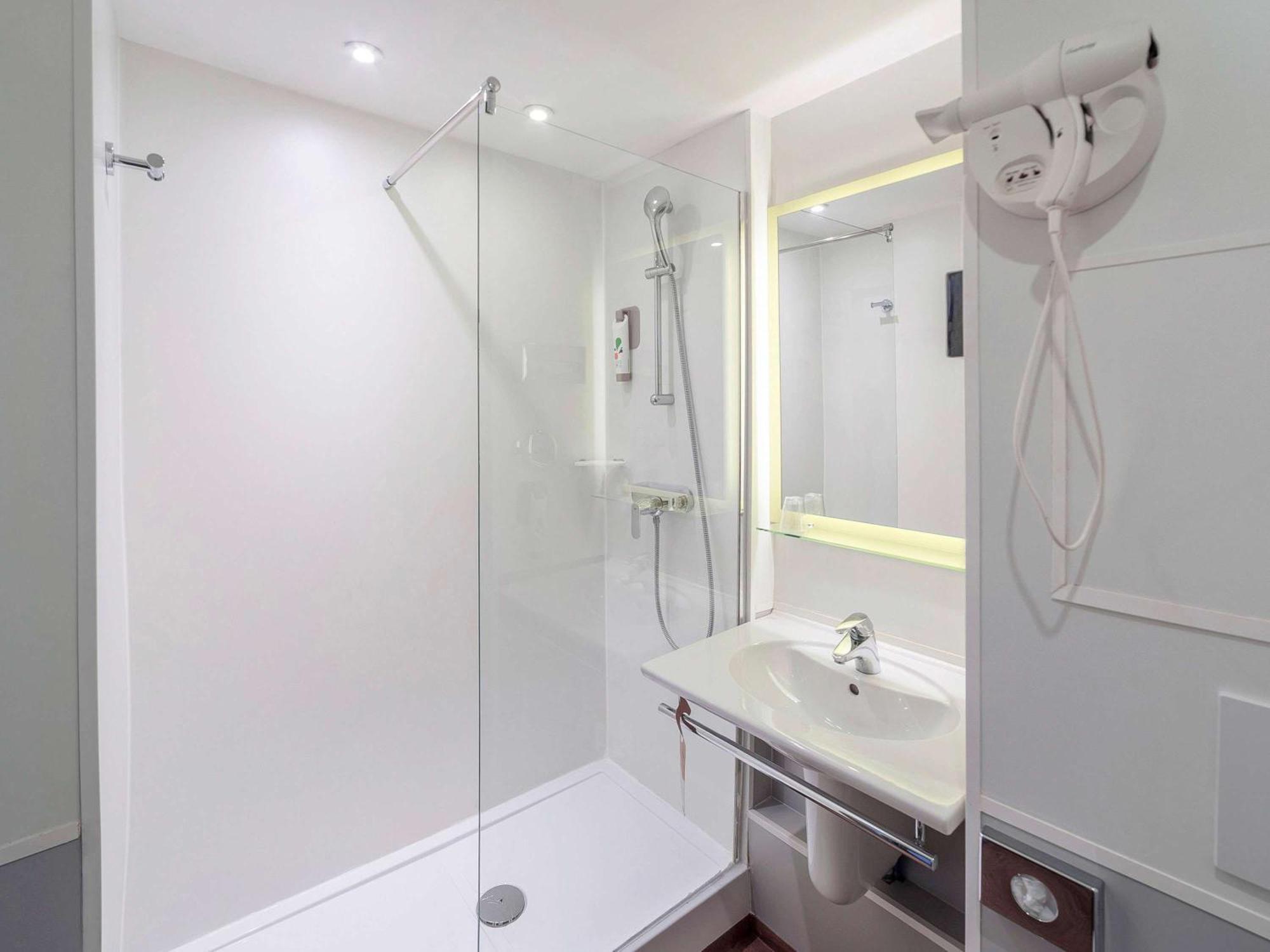 Отель Ibis Styles Lille Marcq En Baroeul Экстерьер фото