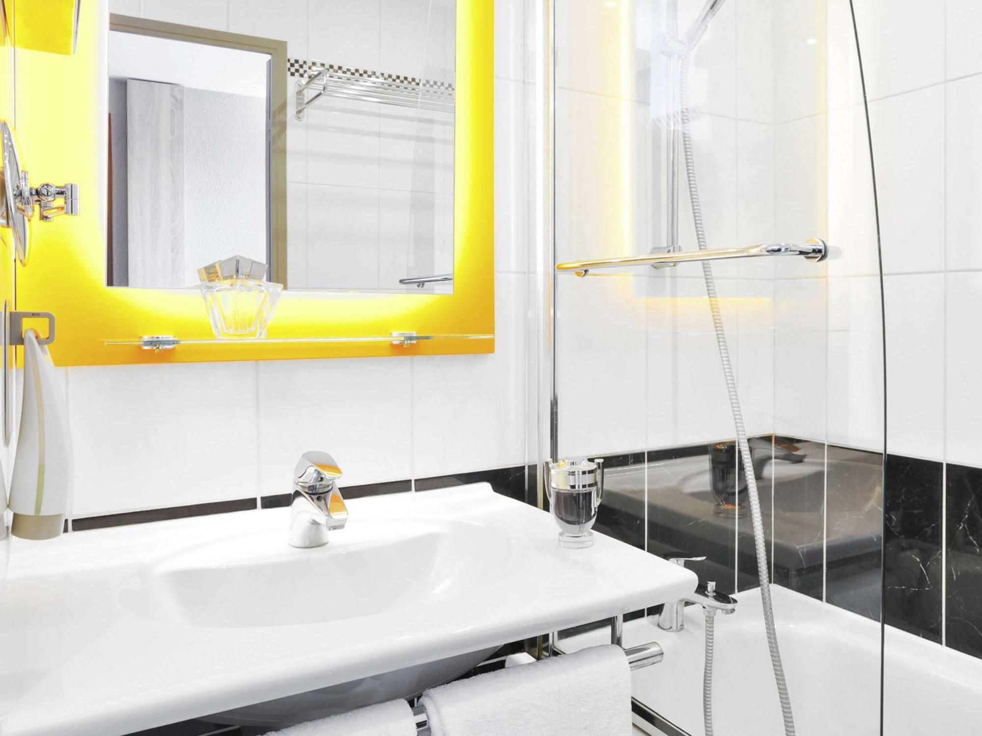 Отель Ibis Styles Lille Marcq En Baroeul Экстерьер фото