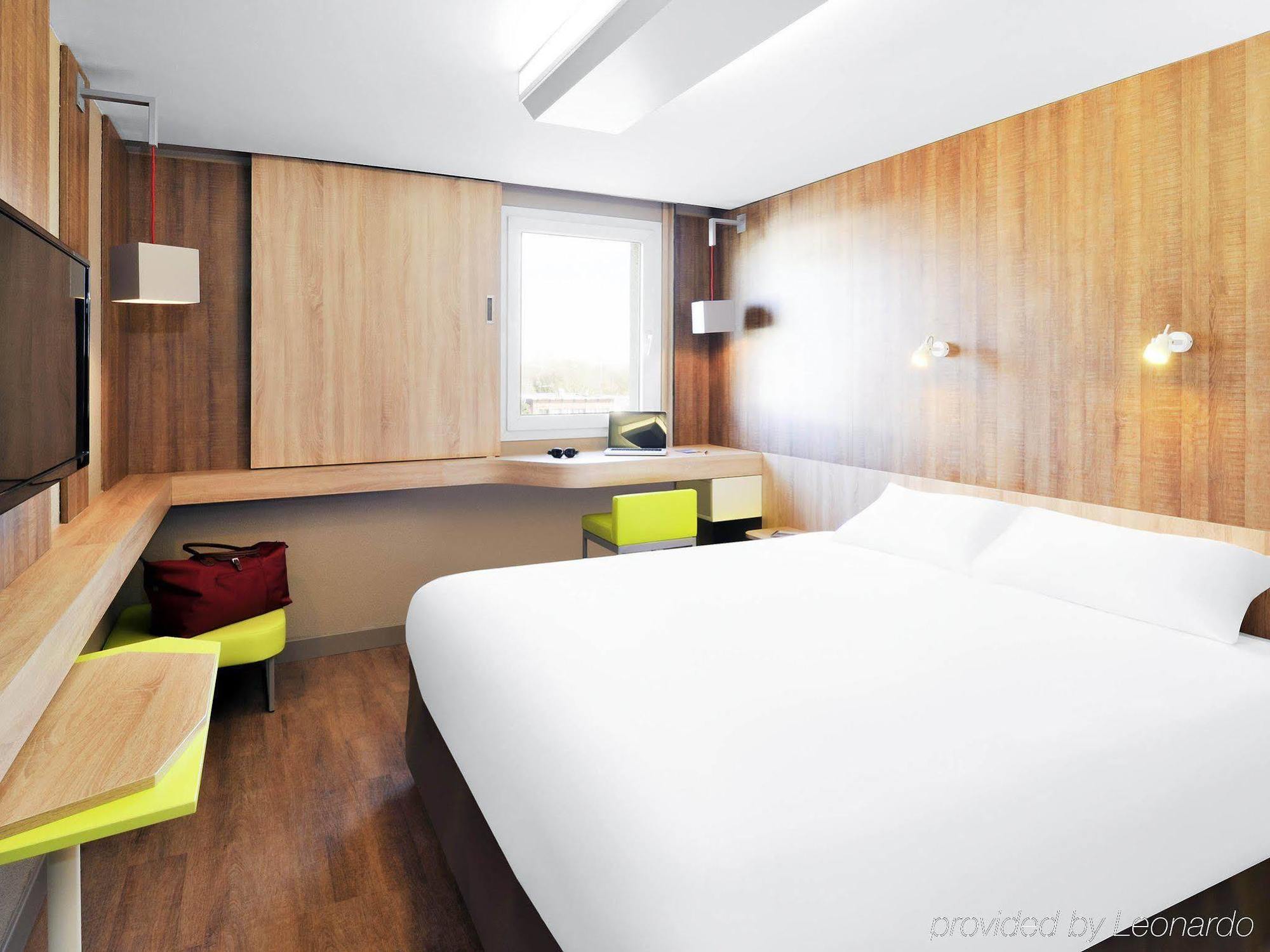 Отель Ibis Styles Lille Marcq En Baroeul Экстерьер фото